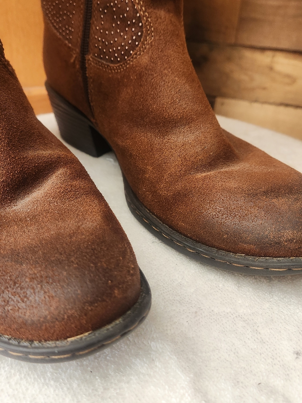 Born B.Ø.C Brown Suede Western Booties With Leather Studs Ankle Boots Size 10 - Picture 8 of 16